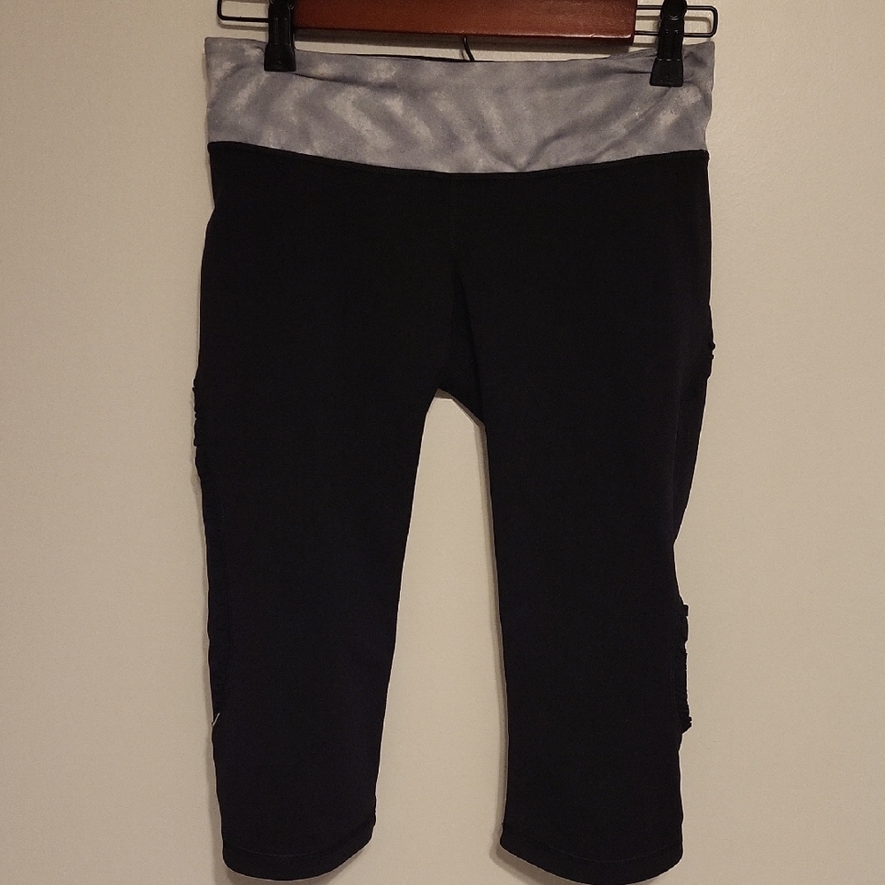 Lululemon size 6 Black and Gray Capri Leggings with Stretchy Waistband